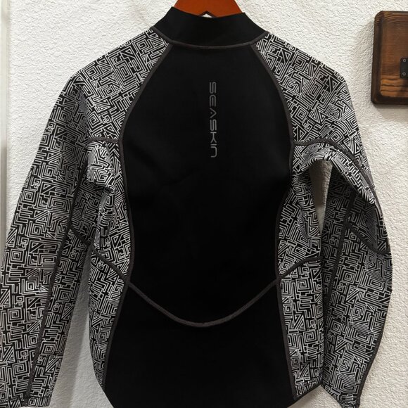Seaskin long sleeve shorty wetsuit - Picture 2 of 3